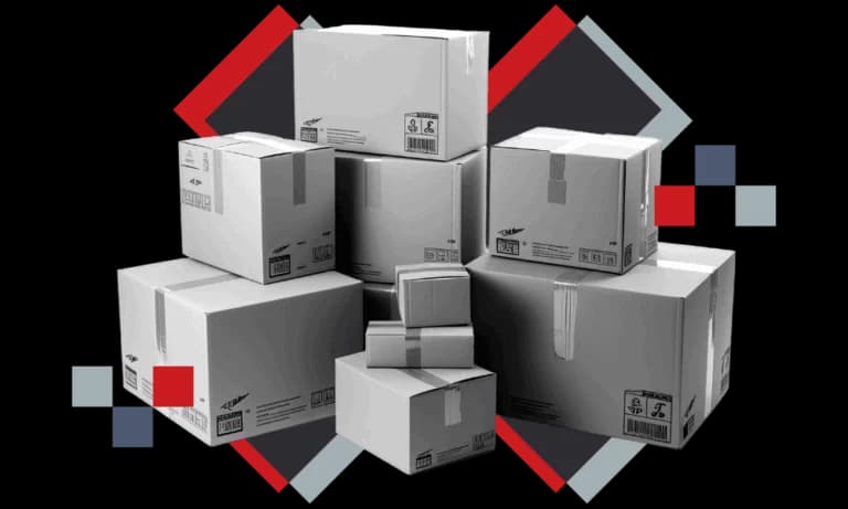 Pila de cajas de cartón etiquetadas sobre el grafismo de marca
